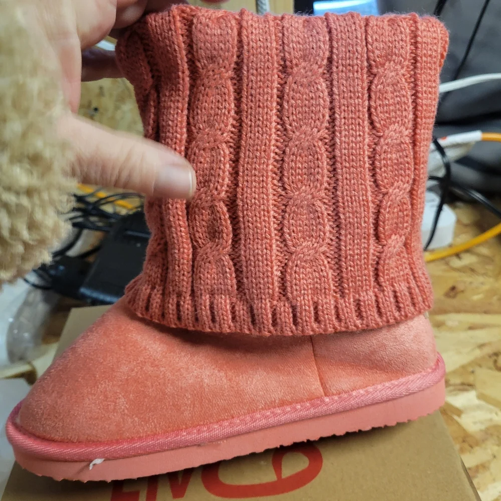 LivBoots New In Box Salmon‎ Pink Knit Suede Boots Size XL Youth 2-3